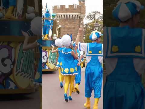 パレードを最前でついて行ってみた