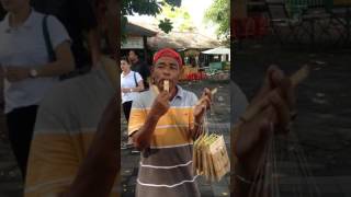 ジャワ島の鳥笛おじさん Bird whistle in jawa