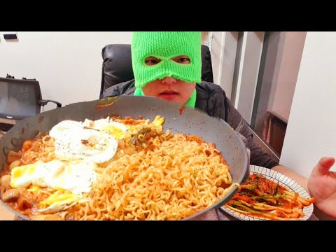 계란넣은 참치찌개 볶음면 먹방~!! 리얼사운드 Mukbang with fried tuna stew with egg~!! real sound