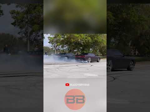 Challenger burnouts side by side leaving car show!!  #carshow #challenger