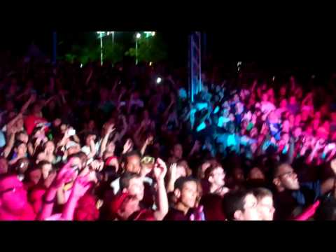 Childish Gambino - "Letter Home/Heartbeat" Live in Philadelphia