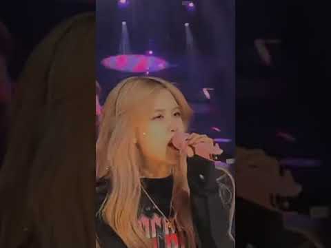 rosé looks so pretty.Who is your bias?
