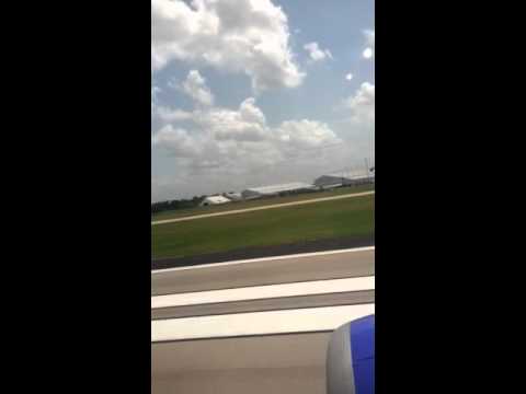 Southwest Airlines Flt. #362 Lands At HOU on RWY 12R