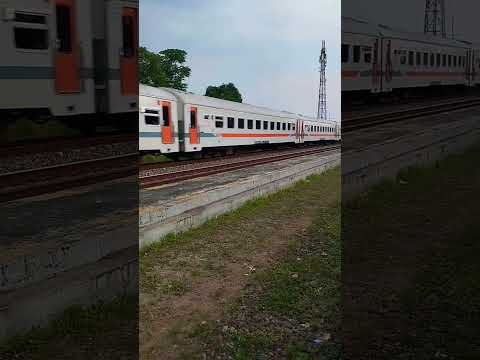 Sebuah Perjalanan Dimulai | Kereta Api & Langit Sore#keretaapi  #trainshorts  #keretasenja  #shorts