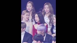 Jisoo's reaction when V gave flying kiss 😘😍😉 #jisoo #kimtaehyung #taesoo #vsoo