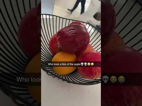 #whynot #tasty #fypシ゚ #howaretheythatstupid ITS A FAKE APPLE😭😭😭