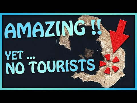 Santorini : the AMAZING village that NO ONE VISITS in Santorini ! [PYRGOS]