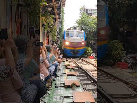 #hanoitrainstreet #travel #hanoi #train