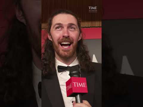 #hozier Weighs in on the 'Yell' and Shares His Hair Routine