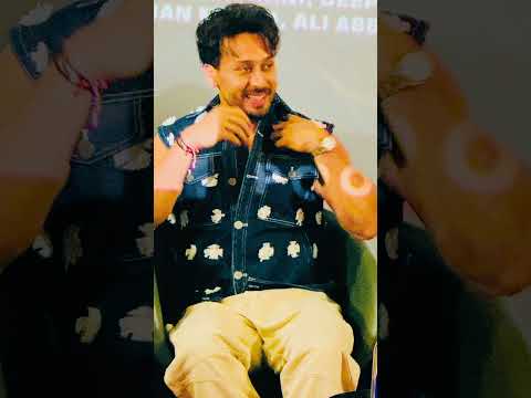 🎬 #BadeMiyanChoteMiyan #PressConference #BMCM #pressmeet #CelebrityJournalist #SonalBChhibber
