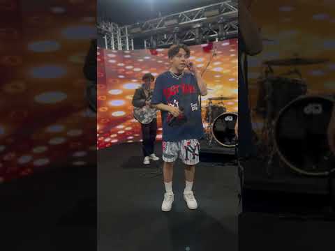Después de las prácticas les canto we belong together se la saben?