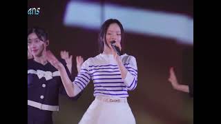 NewJeans Hanni singing Blue Coral Reef - Aoi Sangosho'  with long hair
