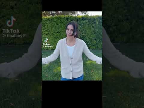 Ghostface slapping gale walters after she thanks to mtv   #stantwitter #meme #tiktok #scream #slay