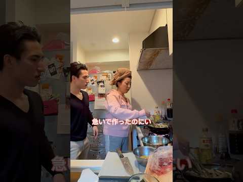 嬉しそうに息子の料理を作る母親に感動…