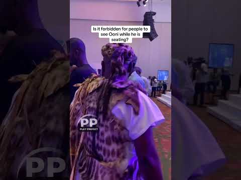 Ooni of getting Covered by his Chiefs, while trying to Sit down at an Event. #ooniofife #shorts
