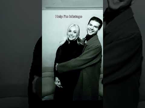 ￼ AWKWARD Christmas photo shoot with my boyfriend 😅😅😅