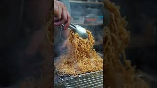 第一次吃烤羊肉味的方便面 #路边摊美味 #街头美食的诱惑力有多大#小吃 #food #noodles#delicious #cooking #streetfood