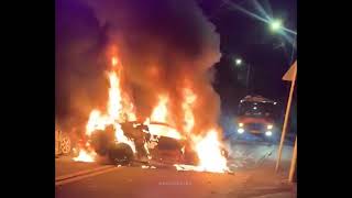 直擊 - (意外後現場) 新娘潭路兩車迎撼釀4傷　1車陷火海　男子：快啲救我老婆