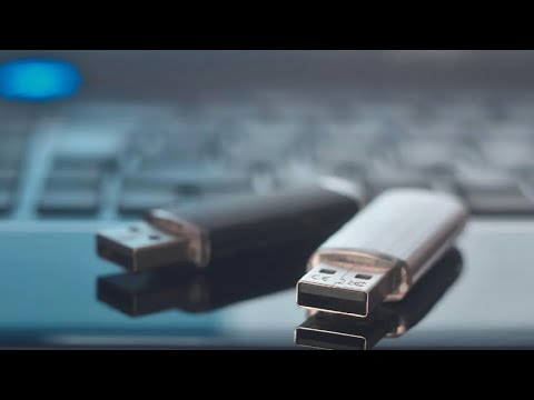 How to backup your important files to a flash drive #shorts