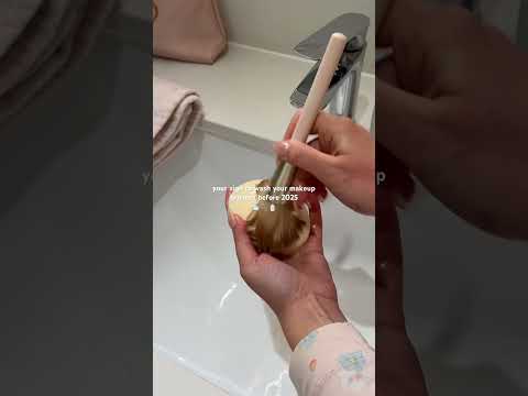 it’s time to wash your makeup brushes!💫 #makeupbrushes #cleaning #cleaningmotivation