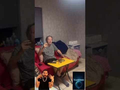 Doña Leti, Poncho de Nigris's mother, questions her husband about his smoking; he responds rudely.