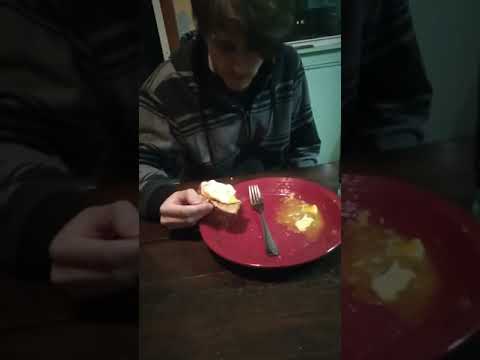 enjoying some nice eggs on toast but with Half-Life SFX