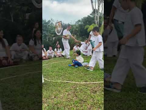 感谢普吉岛华德福学校给陶陶了一个非常难忘、有意义的5岁生日仪式。孩子们围着小寿星唱歌转圈，依次送小礼物，最后再一起唱生日歌。今天生日歌唱了英文版中文版，爸爸还独唱了韩文版