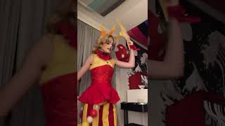 Sundrop being a little tattle tail #cosplay #fnafsecuritybreach #fnaf #sundropfnaf #sundrop #sun