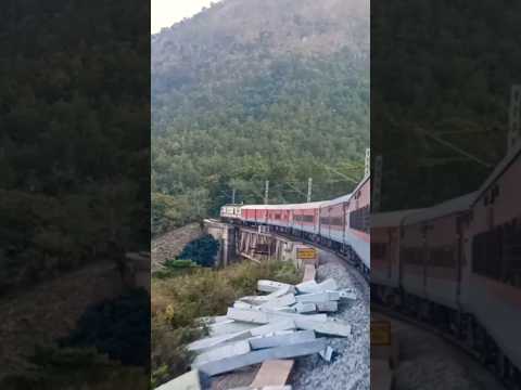 #shorts #travelling #BandeyaReyBandeya #arijitsingh #nature #travelling #train #trainvlog