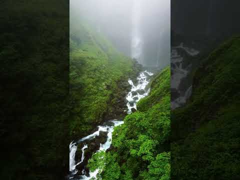 "প্রকৃতির হাতের ছোঁয়ায় গড়া এক নিঃশব্দ সৌন্দর্য।🌸#travelvibes #mountainview #riverflow