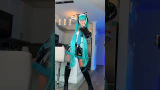 When Hatsune Miku comes to life!! 😍