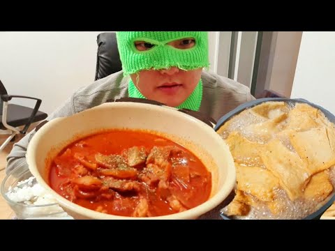 밥도둑 돼지짜글이와 어묵탕 먹방~!! 리얼사운드  Rice thief pork jjagulgi and fish cake soup eating show~!!  real sound
