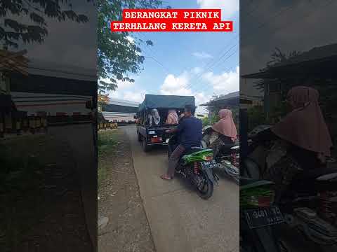 Berangkat piknik lihat kereta api mudik