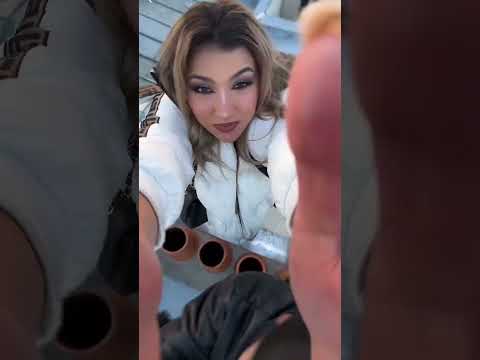 Houria fait un câlin à Nourhène #sisters