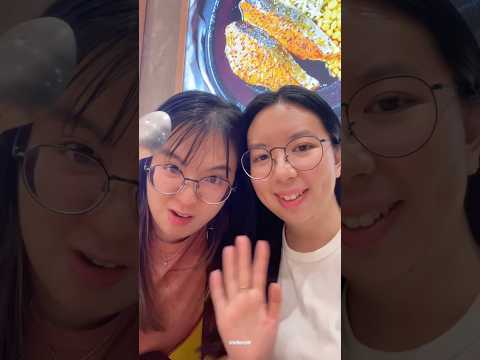 ADIKNYA JALAN-JALAN MULU, CICINYA DAPET OLEH-OLEH MULU😝 #sisters #kakakadik #hellomelle #unboxing