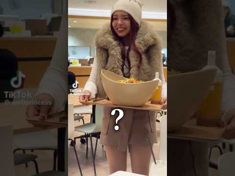 頼んだサラダボウルがデカすぎたwww
