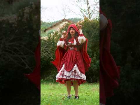 Lil' wolf just wanted to dance in the end 👯‍♀️ #cosplay #littleredridinghood #dance