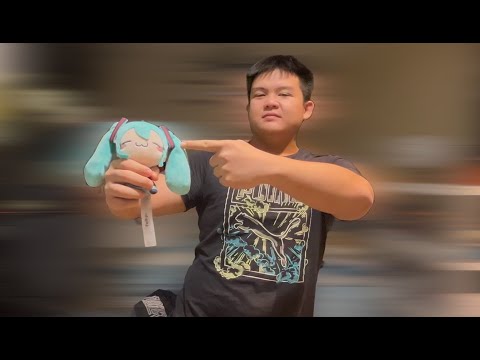 My Obsession with Hatsune Miku (part 1 cause i watch the movie)