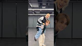#필릭스 의 #락챌린지 #LALALALA_Challenge 🤘 w/ #SHINee #샤이니 #KEY #키 선배님!🔑 #StrayKids #스트레이키즈 #Felix #樂_STAR