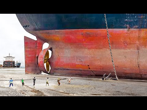 A Day in the Life of Shipyard Workers Breaking Gigantic Retired Ships By Hands