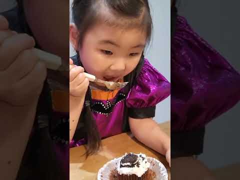 쩨쩨쪼쪼튜브 | 할로윈 디저트 먹방 (굼굼당)