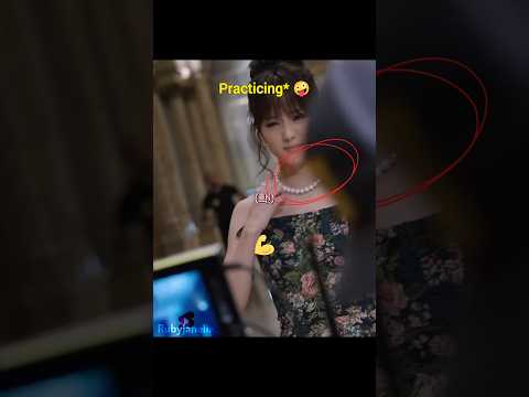 Jisoo breaks the Necklace in just one try! 💪🔥 #blackpink #shorts