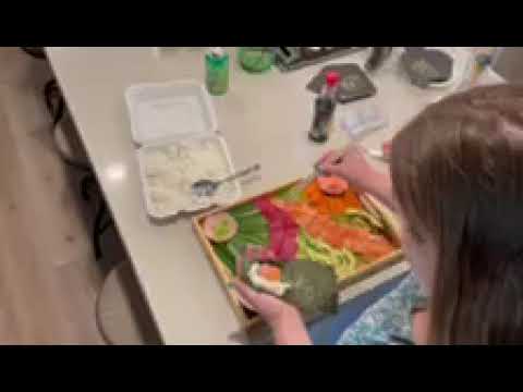 Here’s how to make a sushi hand roll! Demo video 🥰❤️🍣