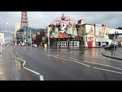 walkabout around blackpool early friday morning,  the sights & sounds , strange weather today