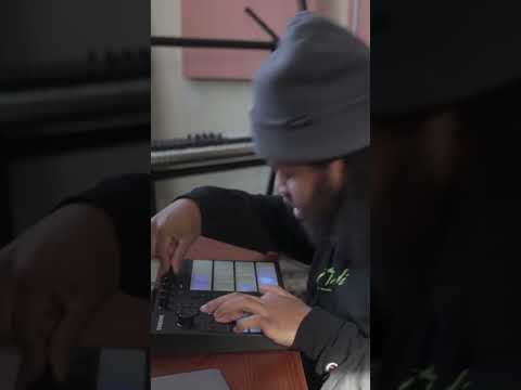 Last week being 30 let’s finish strong 💪🏽😤 #beatmaking #soul #rap #maschine #soulbeats #mpc