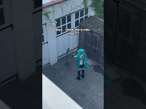 rehearsing in 144p 😝🥬 #hatsunemiku #miku #vocaloid #mikuhatsune #mikucosplay #cosplay #mikuexpo