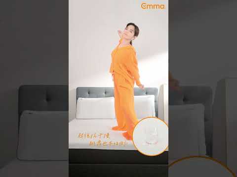 Ella跳舞挑戰 - Emma超強抗干擾，在床上跳舞也不怕水杯倒!