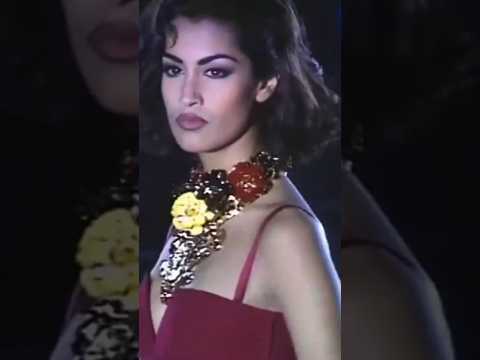 Yasmeen Ghauri is the most iconic 90’s model! ✨ #model #fashion #edit #runwaylifestyle #supermodel