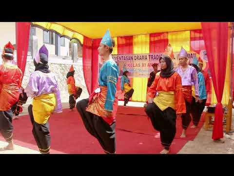 Penampilan Randai Kelas XI IPA 1 (Vespa) Tahun 2016