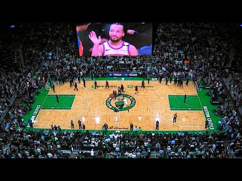 Jalen Brunson waves back to Celtics crowd after fouling out in Game 5 😂